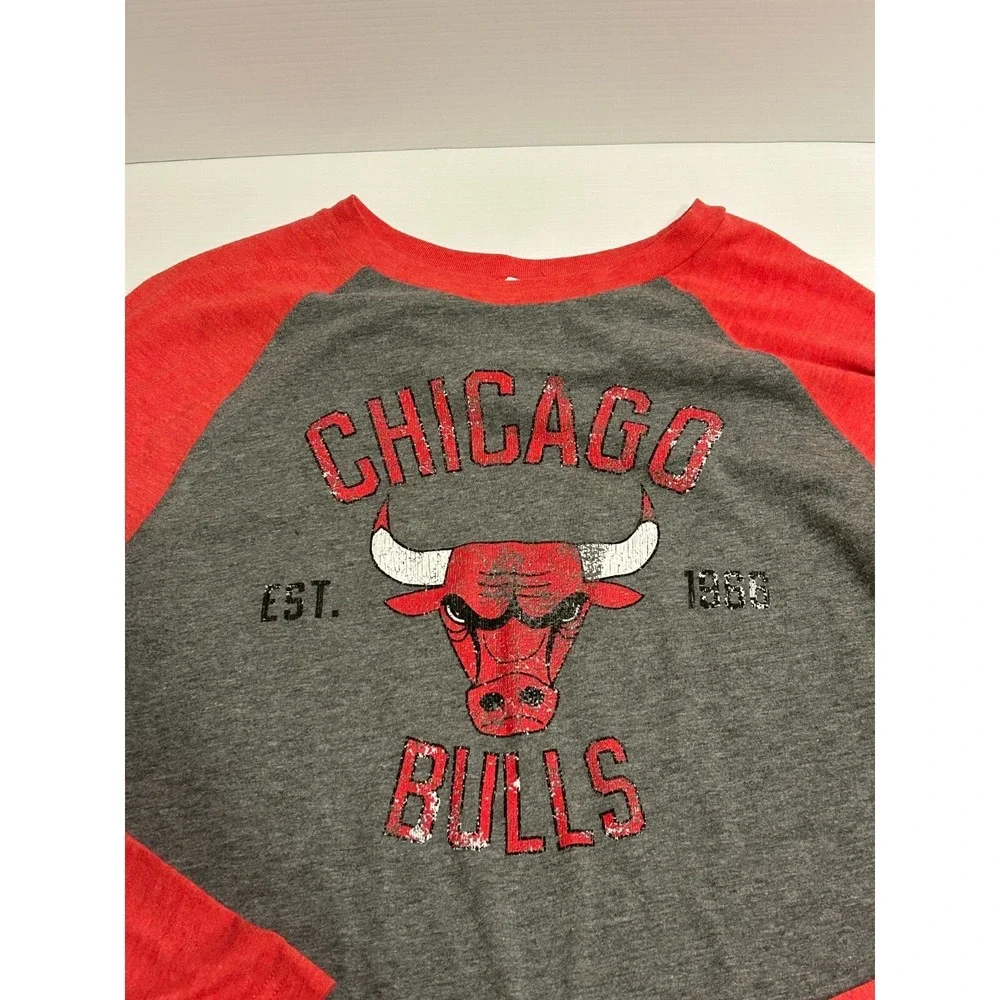 Brand New Men's NBA Fanatics Chicago Bulls Gray Long Sleeve Shirt Size Large